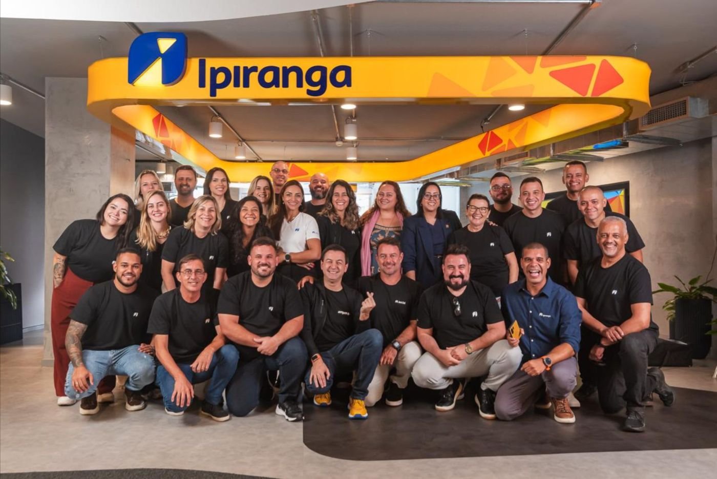 Equipe de uma grande empresa após treinamento com a MB